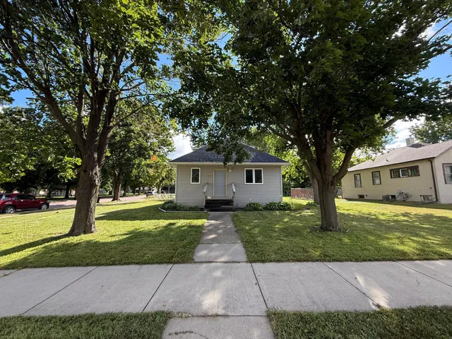 $135,000 | 114 North 2nd Avenue East, Truman, MN 56088