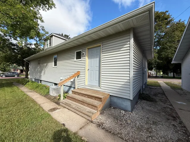 $135,000 | 114 North 2nd Avenue East, Truman, MN 56088