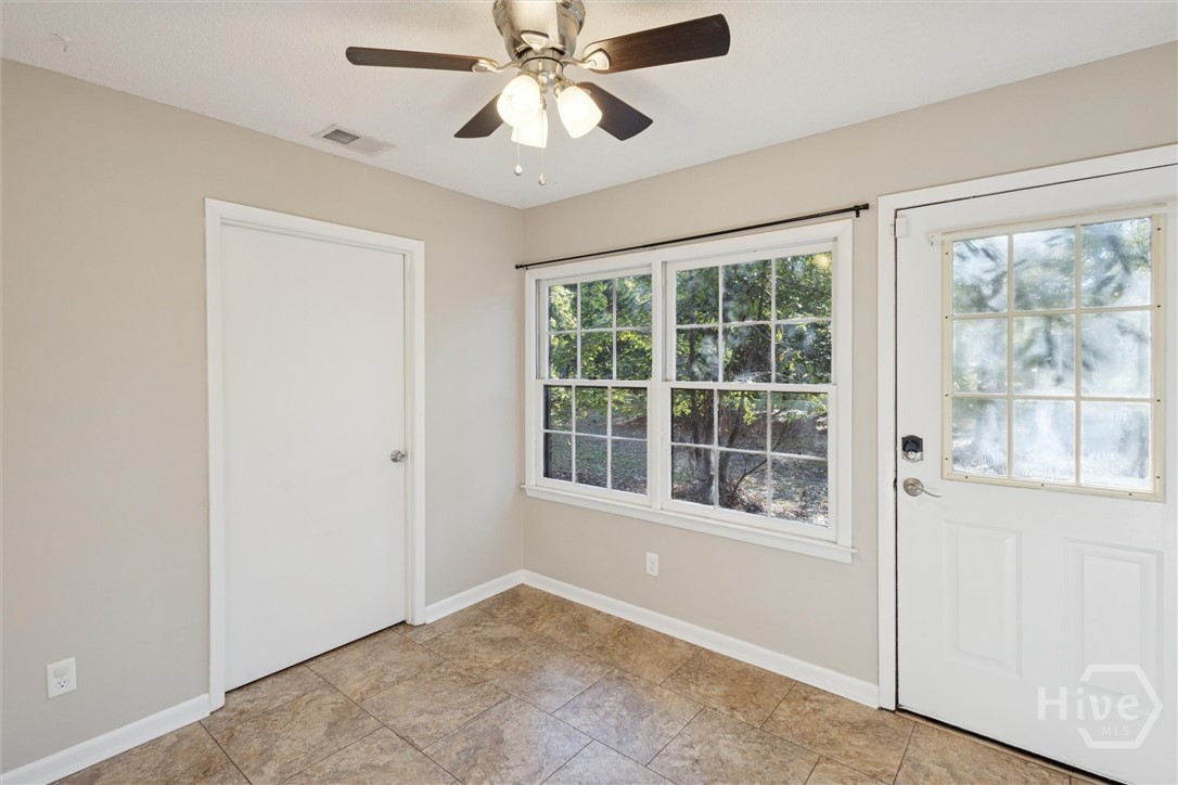 910 Kings Road Hinesville, GA 31313 - Photo 15 of 43 Breakfast Nook