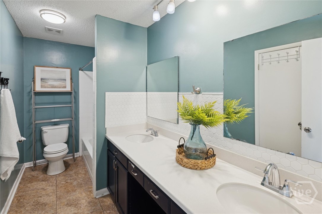 910 Kings Road Hinesville, GA 31313 - Photo 34 of 43 En Suite
