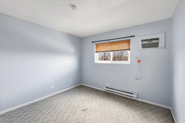 $180,000 | 1000 Spruce Street, Unit 2A, Glendale Heights, IL 60139