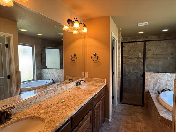 $2,000 | 1443 Lauren Lane, Granbury, TX 76048