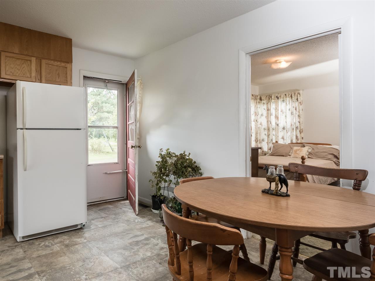 2093 Tarheel Road Benson, NC 27504 - Photo 6 of 25 Gallery Image 6