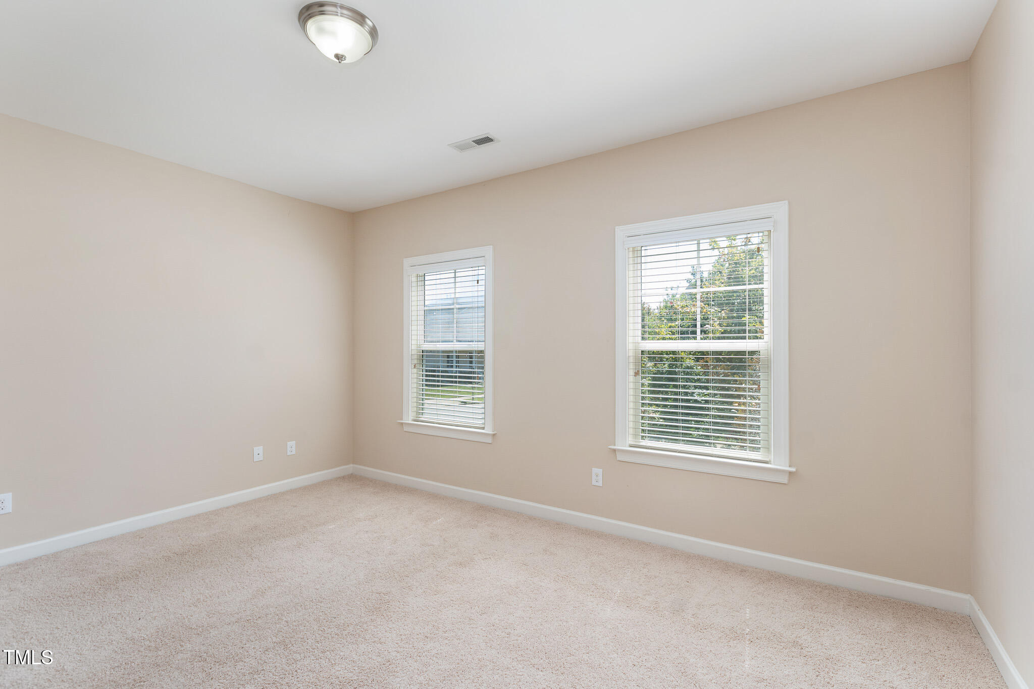 800 Chapanoke Road Raleigh, NC 27603 - Photo 31 of 39 an empty room with a window