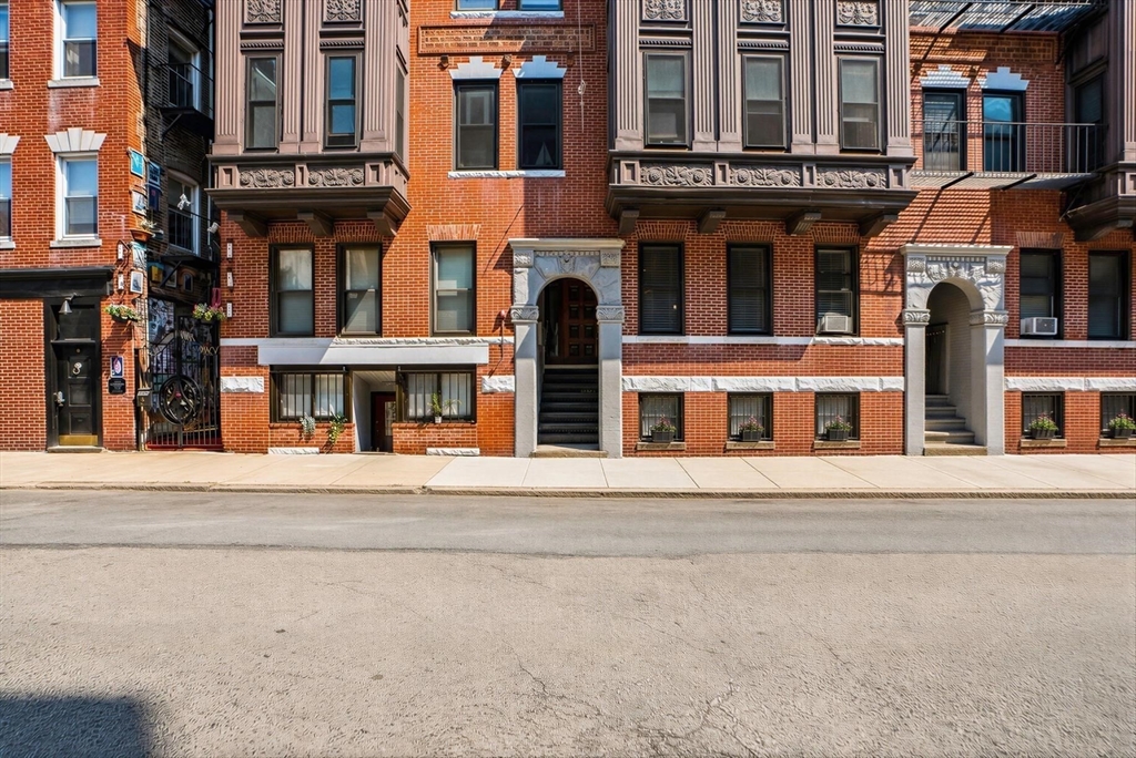 8 Battery Street, Unit 4 Boston, MA 02109 - Photo 32 of 33
