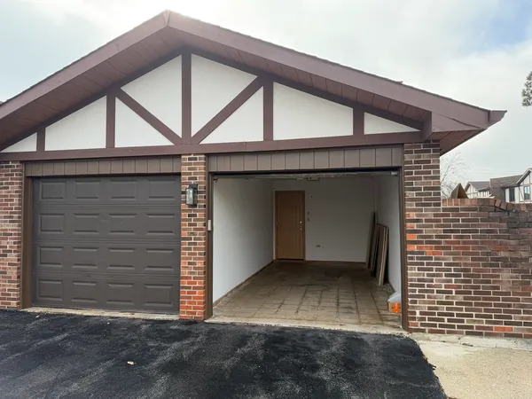 a view of a house with garage