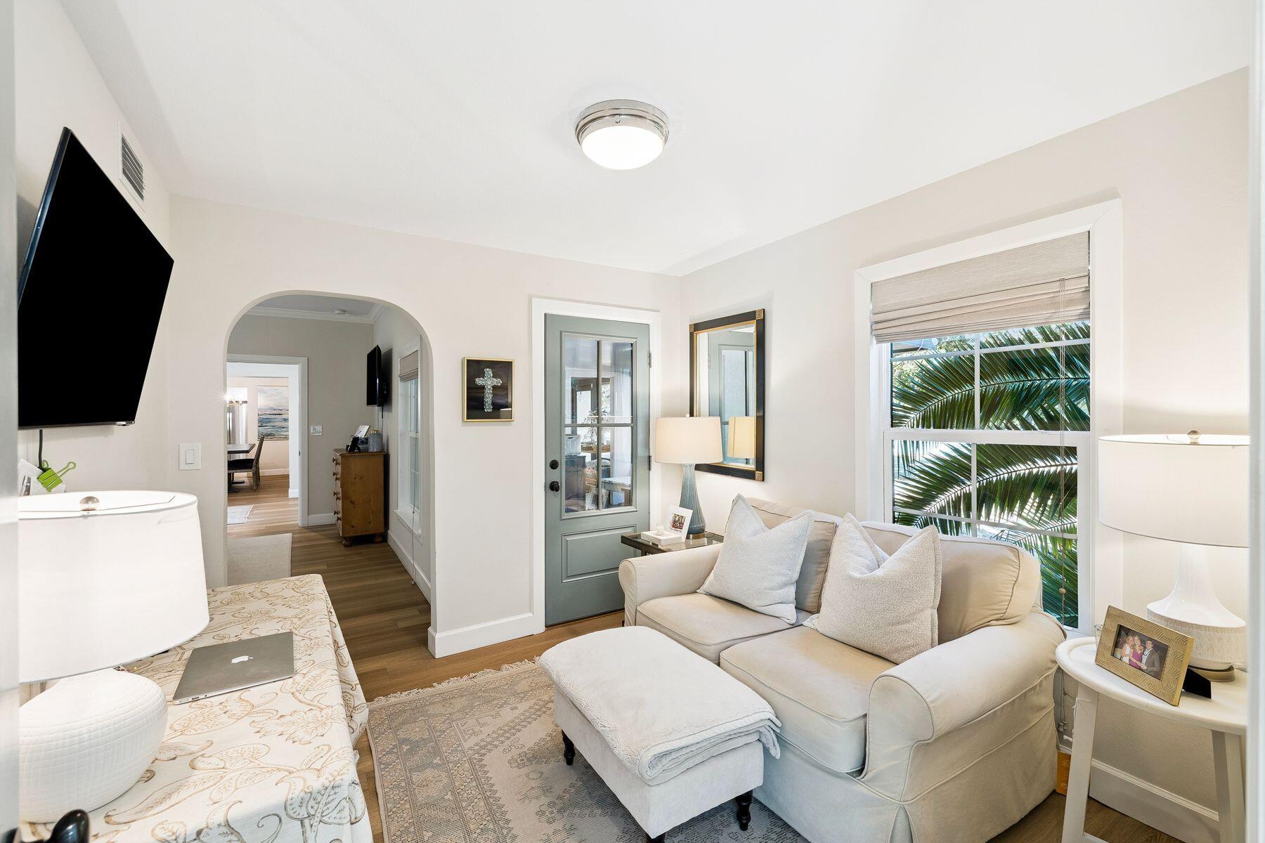 1525 West Hewett Road Santa Rosa Beach, FL 32459 - Photo 21 of 56 a living room with furniture and a flat screen tv
