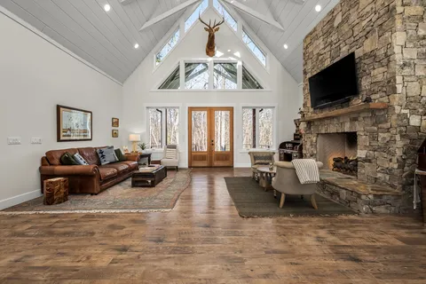 $1,225,000 | 2425 Westlake Avenue, Monteagle, TN 37356