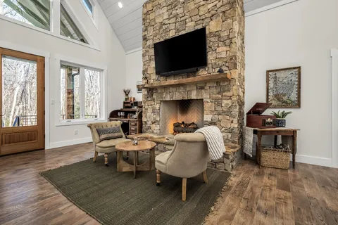 $1,225,000 | 2425 Westlake Avenue, Monteagle, TN 37356