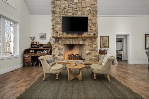 $1,225,000 | 2425 Westlake Avenue, Monteagle, TN 37356