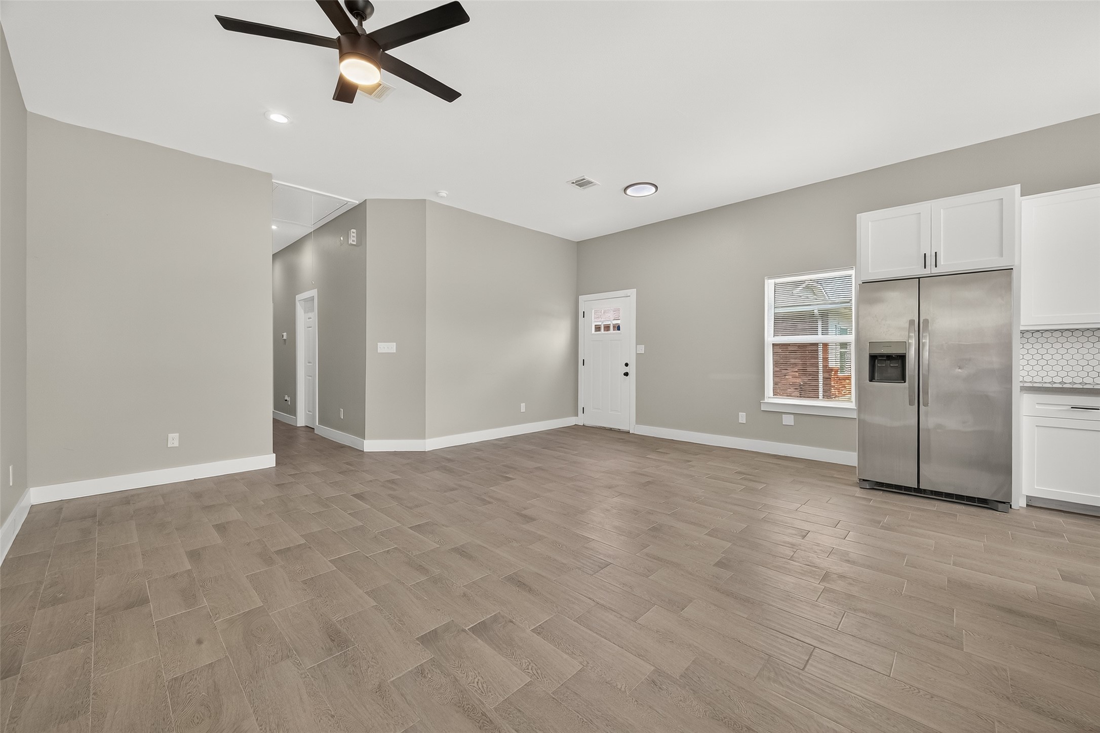8005 Sexton Street, Unit B Houston, TX 77028 - Photo 11 of 43 a view of a livingroom with a ceiling fan