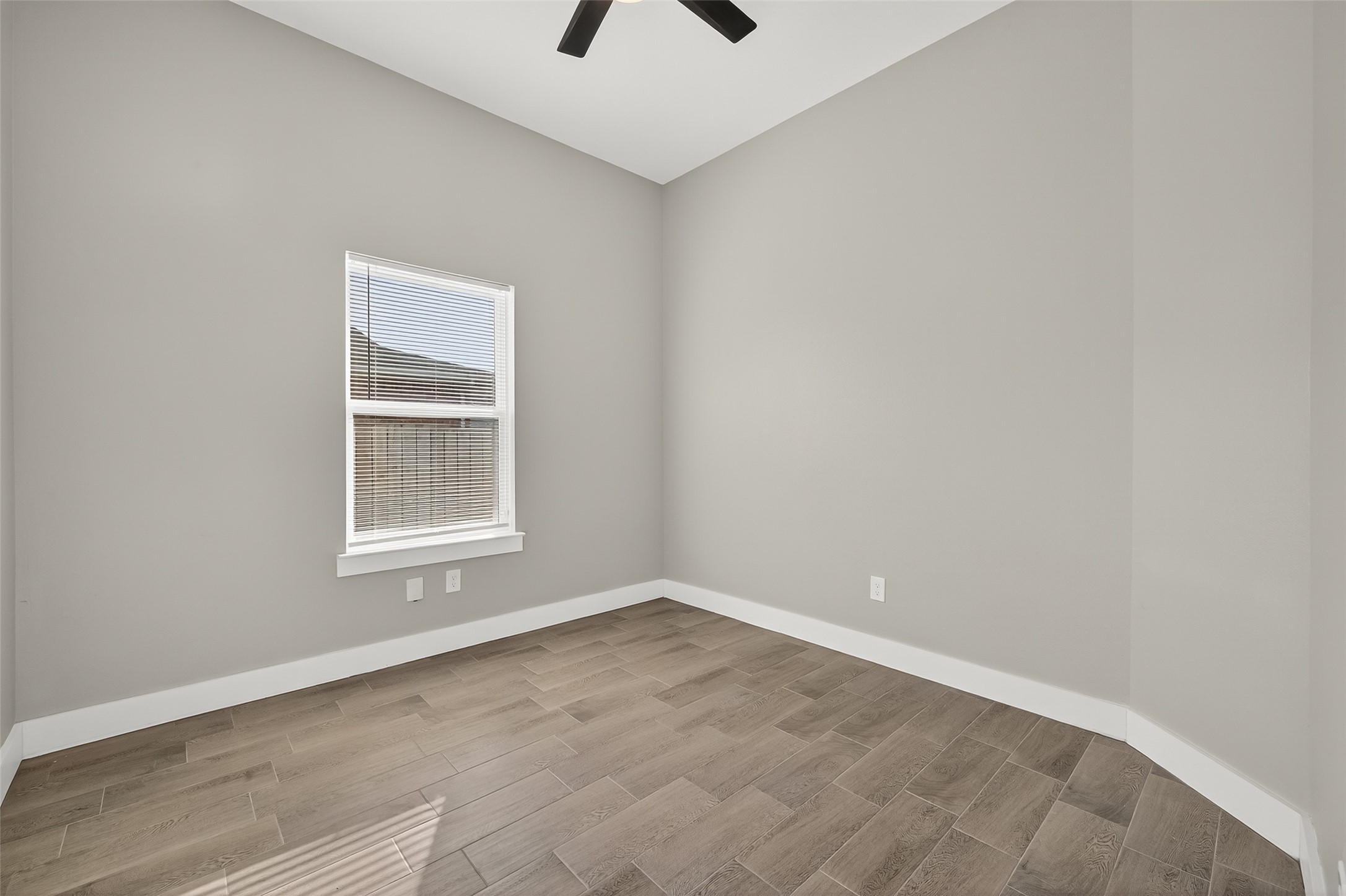8005 Sexton Street, Unit B Houston, TX 77028 - Photo 20 of 43 an empty room with a window