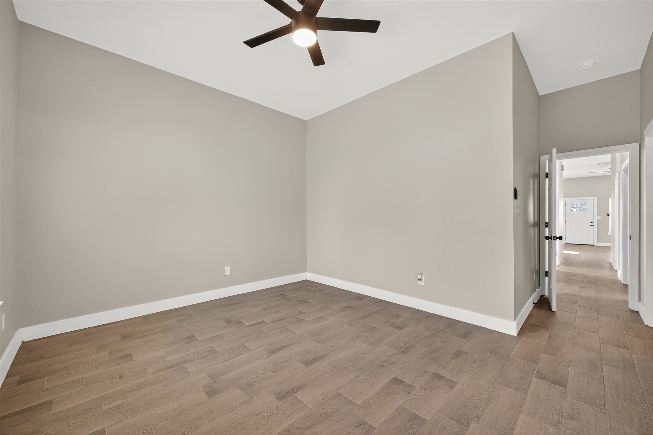 8005 Sexton Street, Unit B Houston, TX 77028 - Photo 34 of 43 a view of a room with a ceiling fan