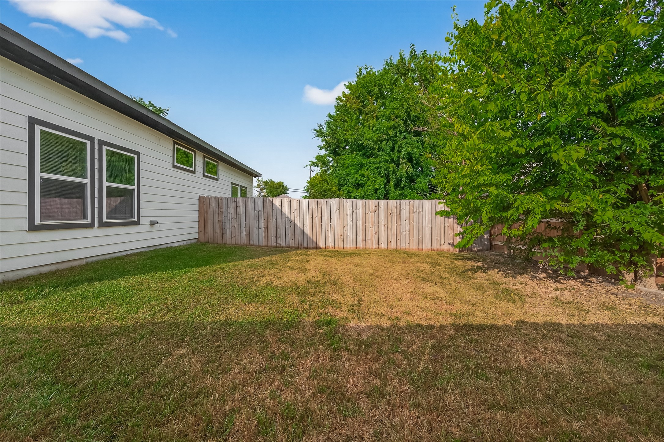 8005 Sexton Street, Unit B Houston, TX 77028 - Photo 39 of 43 a view of a backyard