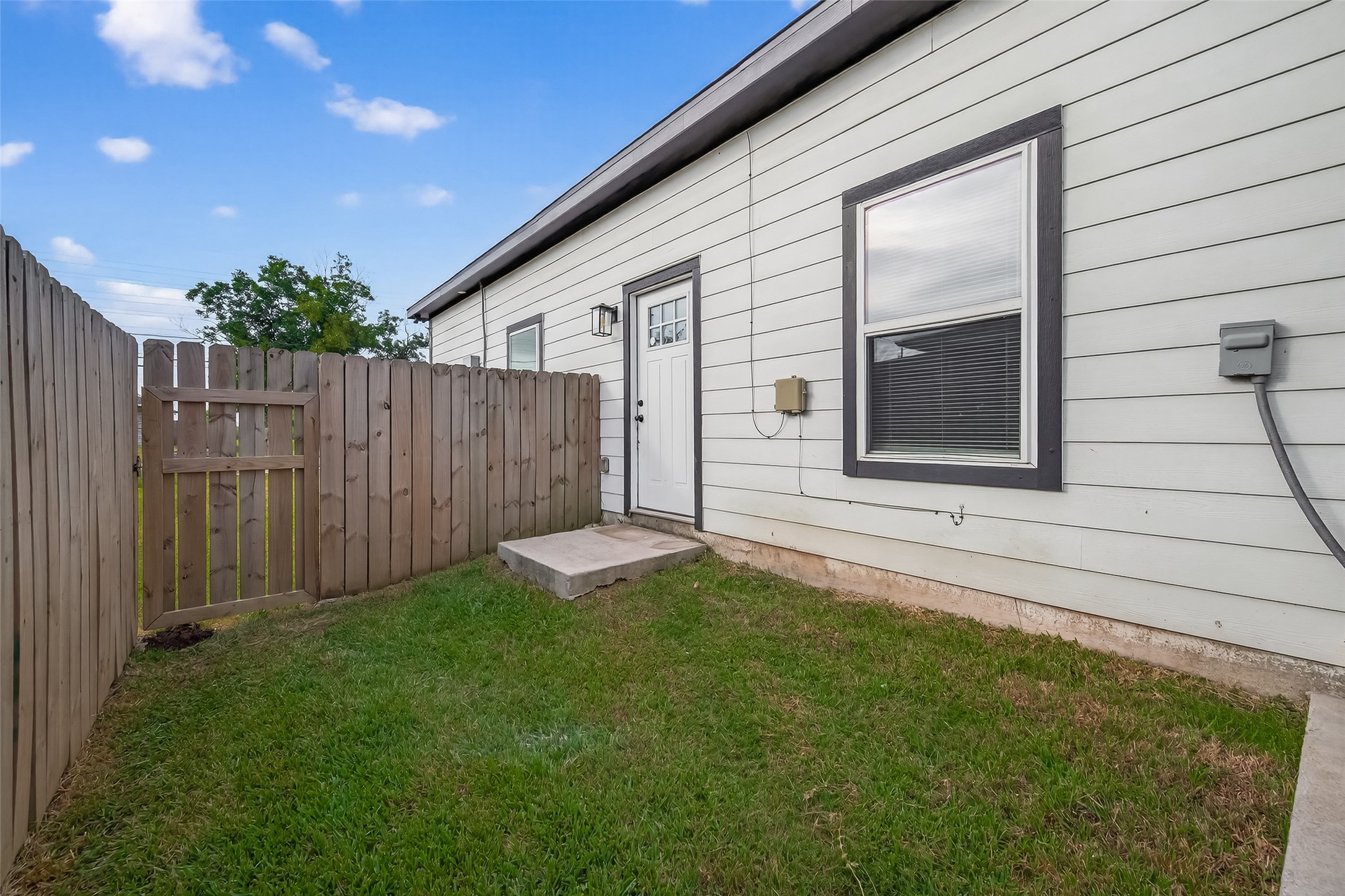 8005 Sexton Street, Unit B Houston, TX 77028 - Photo 42 of 43 a view of backyard with tub and wooden fence