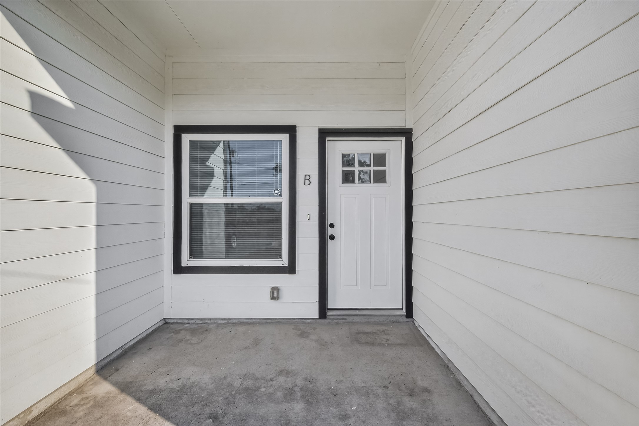 8005 Sexton Street, Unit B Houston, TX 77028 - Photo 5 of 43 a view of an empty room and window