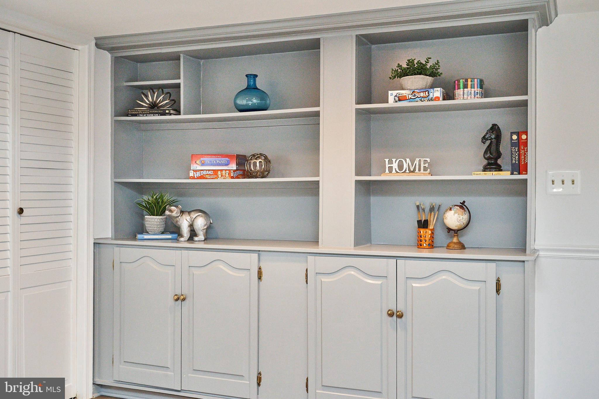 9523 Stevebrook Road Fairfax, VA 22032 - Photo 26 of 40 Freshly Painted Built-Ins