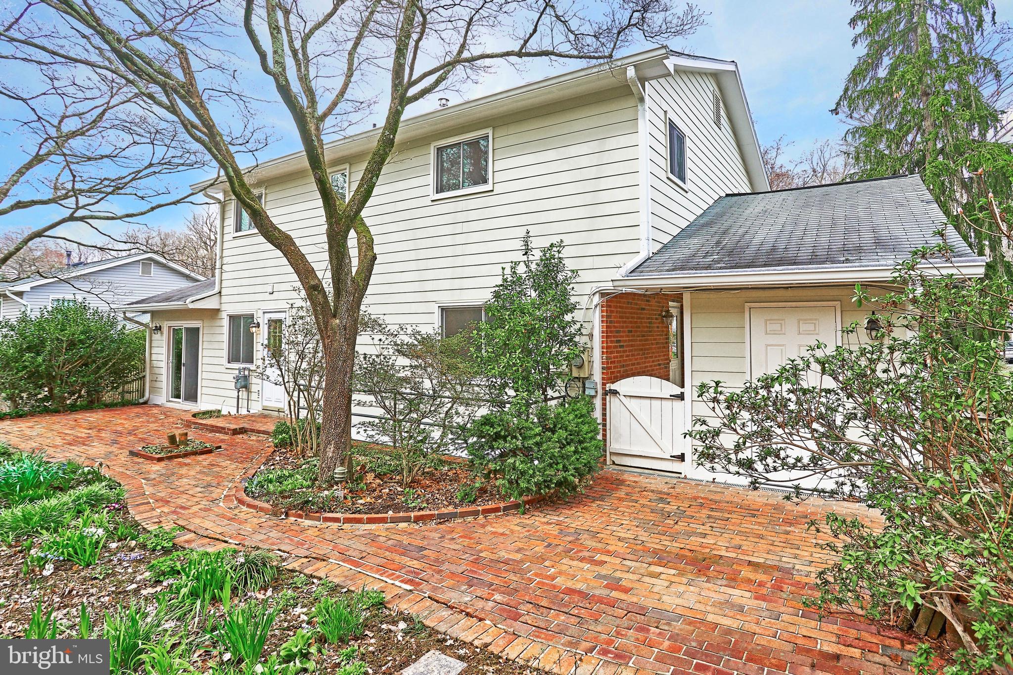 9523 Stevebrook Road Fairfax, VA 22032 - Photo 34 of 40 Lots of Space to Entertain! Great for a BBQ