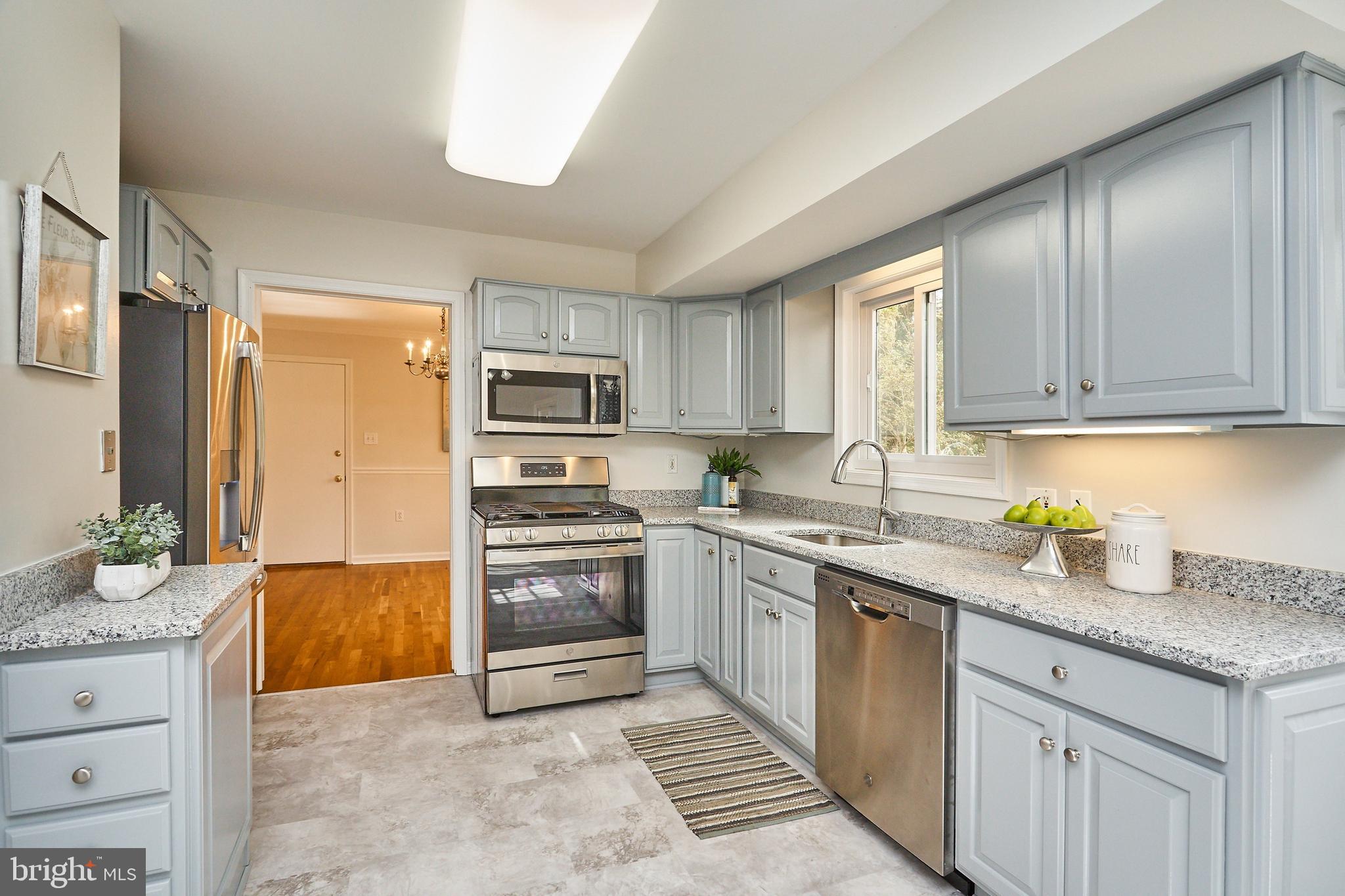 9523 Stevebrook Road Fairfax, VA 22032 - Photo 9 of 40 All New Stainless Steel Appliances