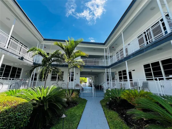 $2,350 | 960 Bay Drive, Unit 912, Miami Beach, FL 33141