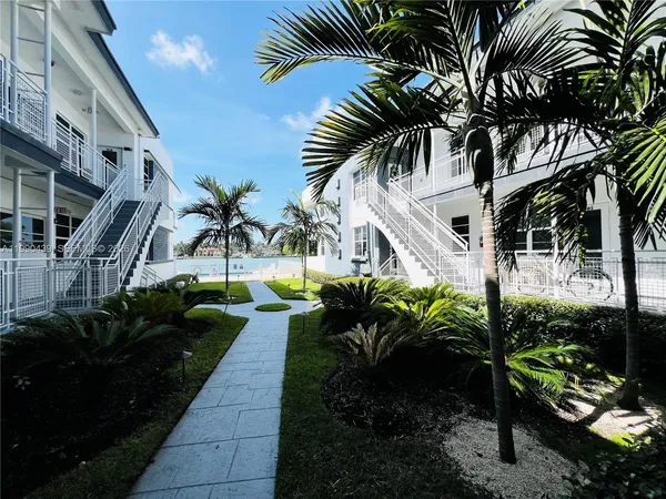 $2,350 | 960 Bay Drive, Unit 912, Miami Beach, FL 33141