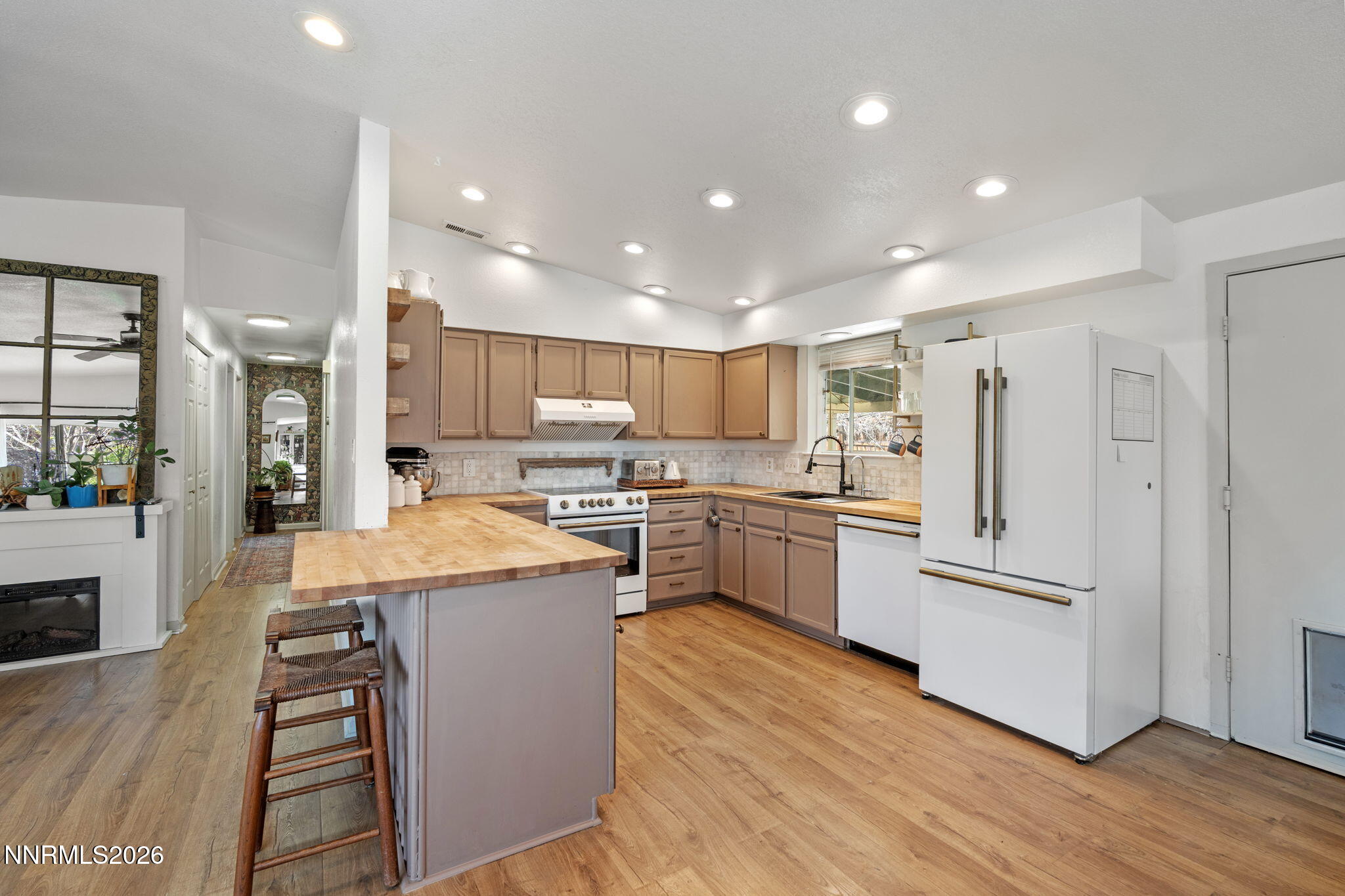 3929 Kings Row Reno, NV 89503 - Photo 16 of 47 28-web-or-mls-DSC04865