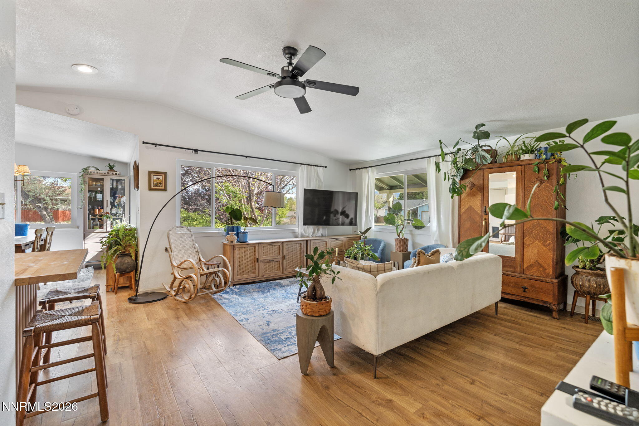 3929 Kings Row Reno, NV 89503 - Photo 6 of 47 18-web-or-mls-DSC04815