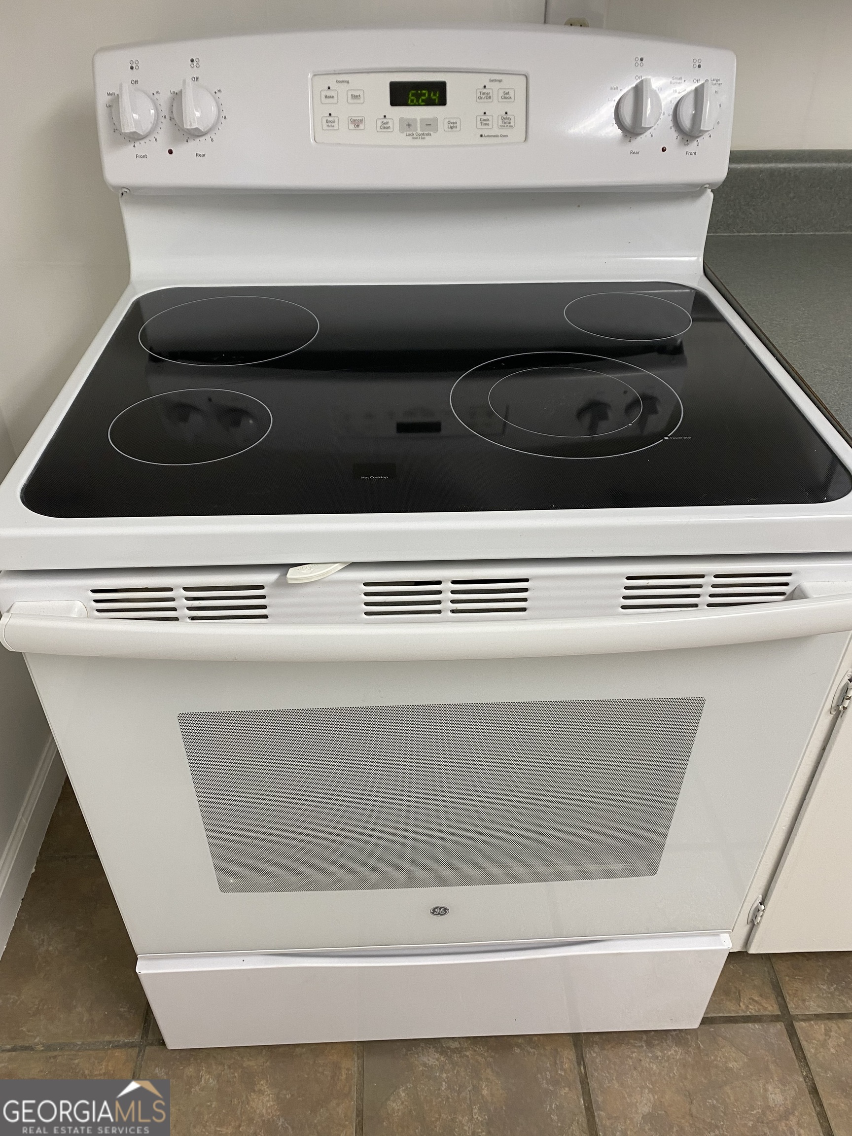 164 Glenn Carrie Road Hull, GA 30646 - Photo 16 of 43 a close view of washer and dryer