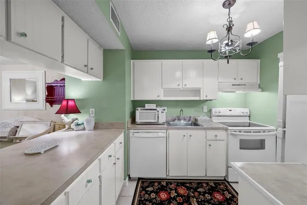 $198,000 | 3277 Fox Chase Circle, Unit 105, Palm Harbor, FL 34683