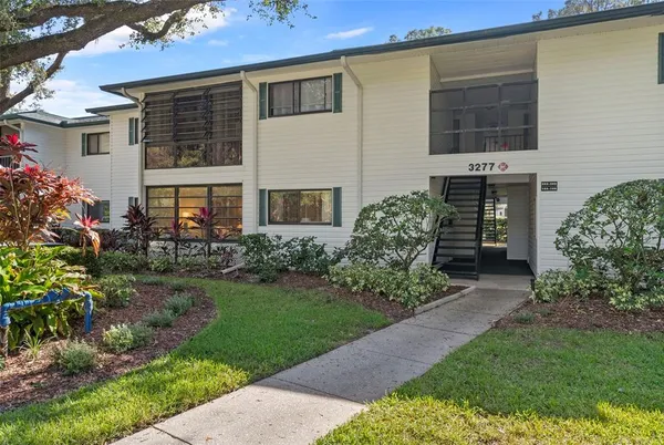 $198,000 | 3277 Fox Chase Circle, Unit 105, Palm Harbor, FL 34683