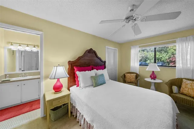 a sign that is sitting on a brick wall