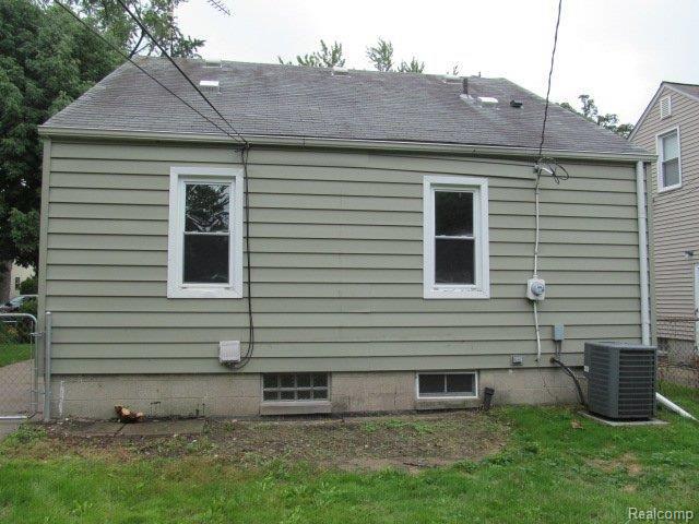 838 Columbia Road Berkley, MI 48072 - Photo 9 of 25 261-929756 - Rear.JPG