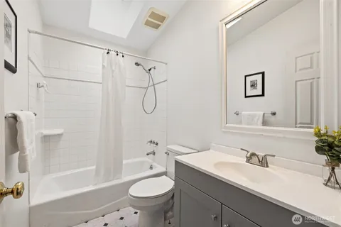 $674,900 | 2502 Northeast 7th Street, Renton, WA 98056