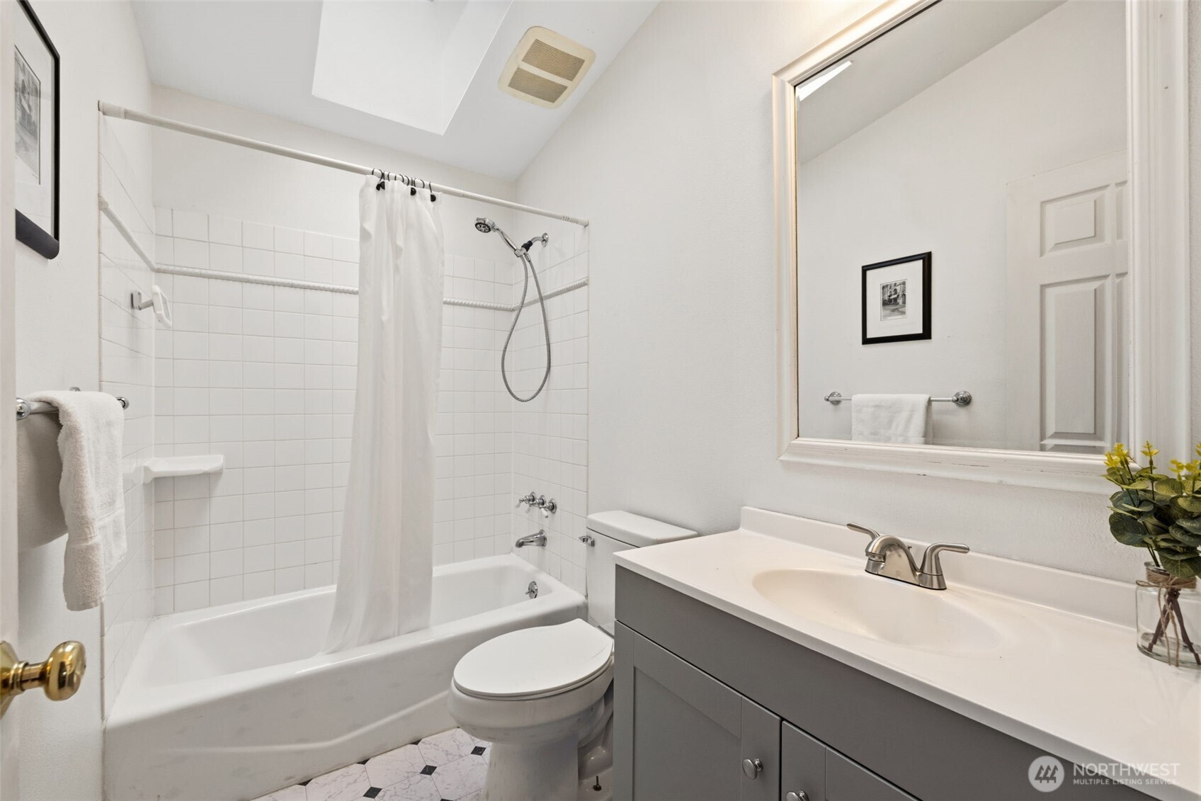 2502 Northeast 7th Street Renton, WA 98056 - Photo 16 of 24