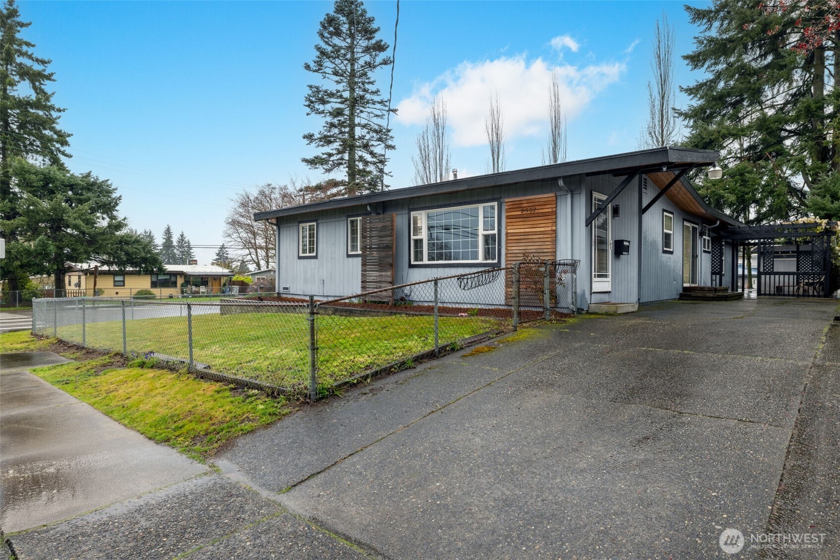 2502 Northeast 7th Street Renton, WA 98056 - Photo 2 of 21