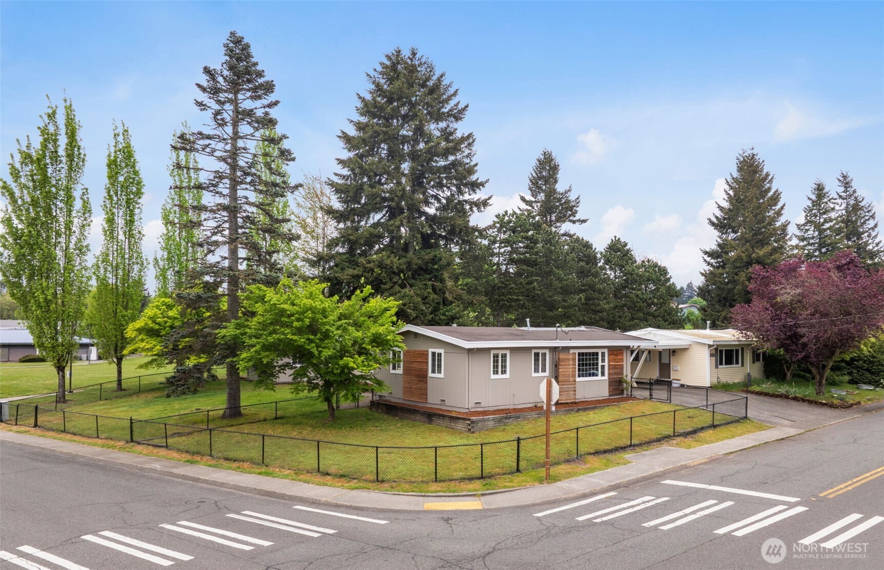 2502 Northeast 7th Street Renton, WA 98056 - Photo 2 of 24