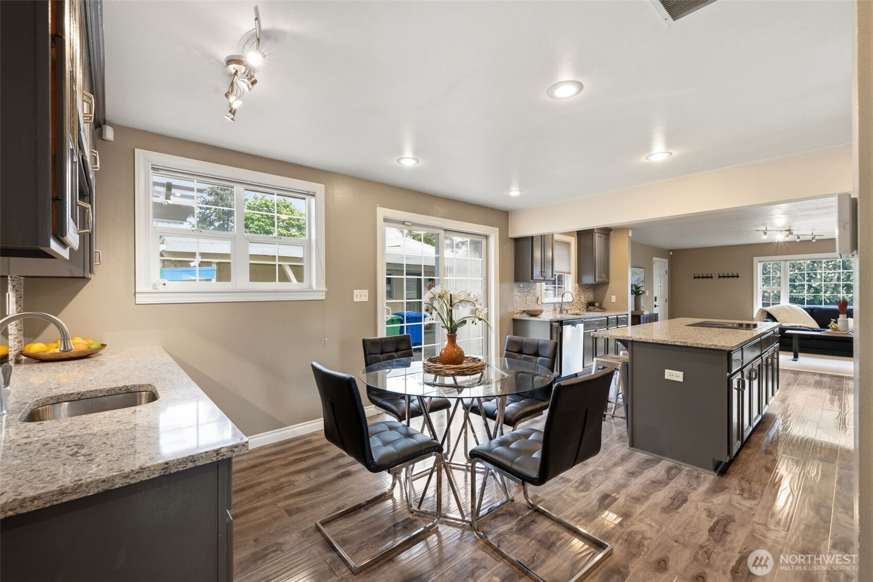 2502 Northeast 7th Street Renton, WA 98056 - Photo 9 of 24