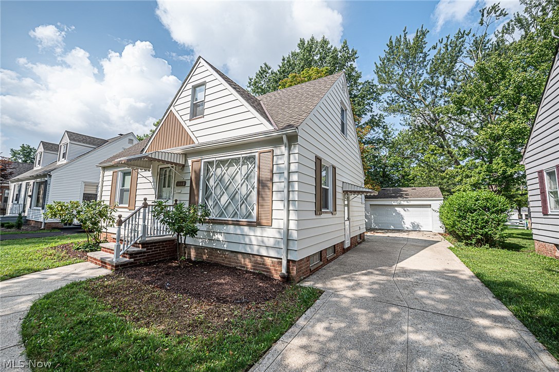 1664 Winchester Road Cleveland, OH 44124 - Photo 1 of 28