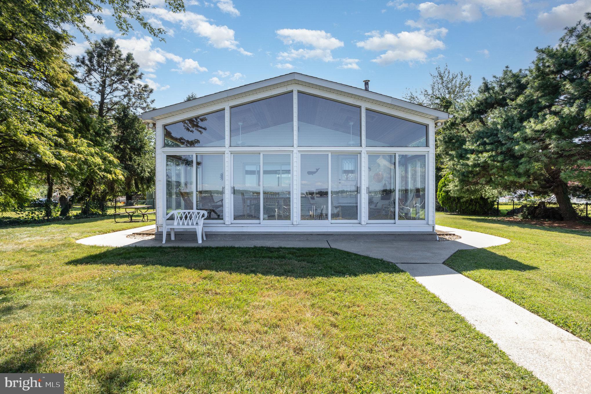 4212 Lynhurst Road Baltimore, MD 21222 - Photo 4 of 34 Sunroom facing the water