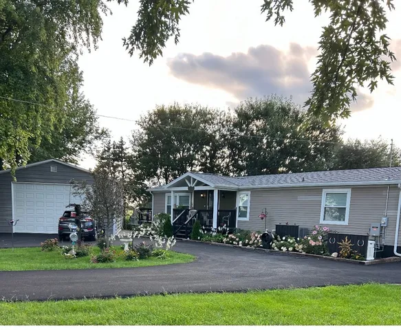 $329,900 | 2728 West Brooklyn Road, Compton, IL 61318