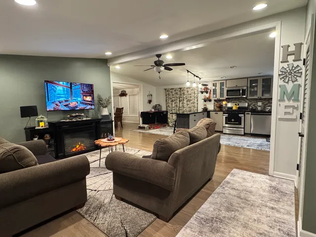 $329,900 | 2728 West Brooklyn Road, Compton, IL 61318