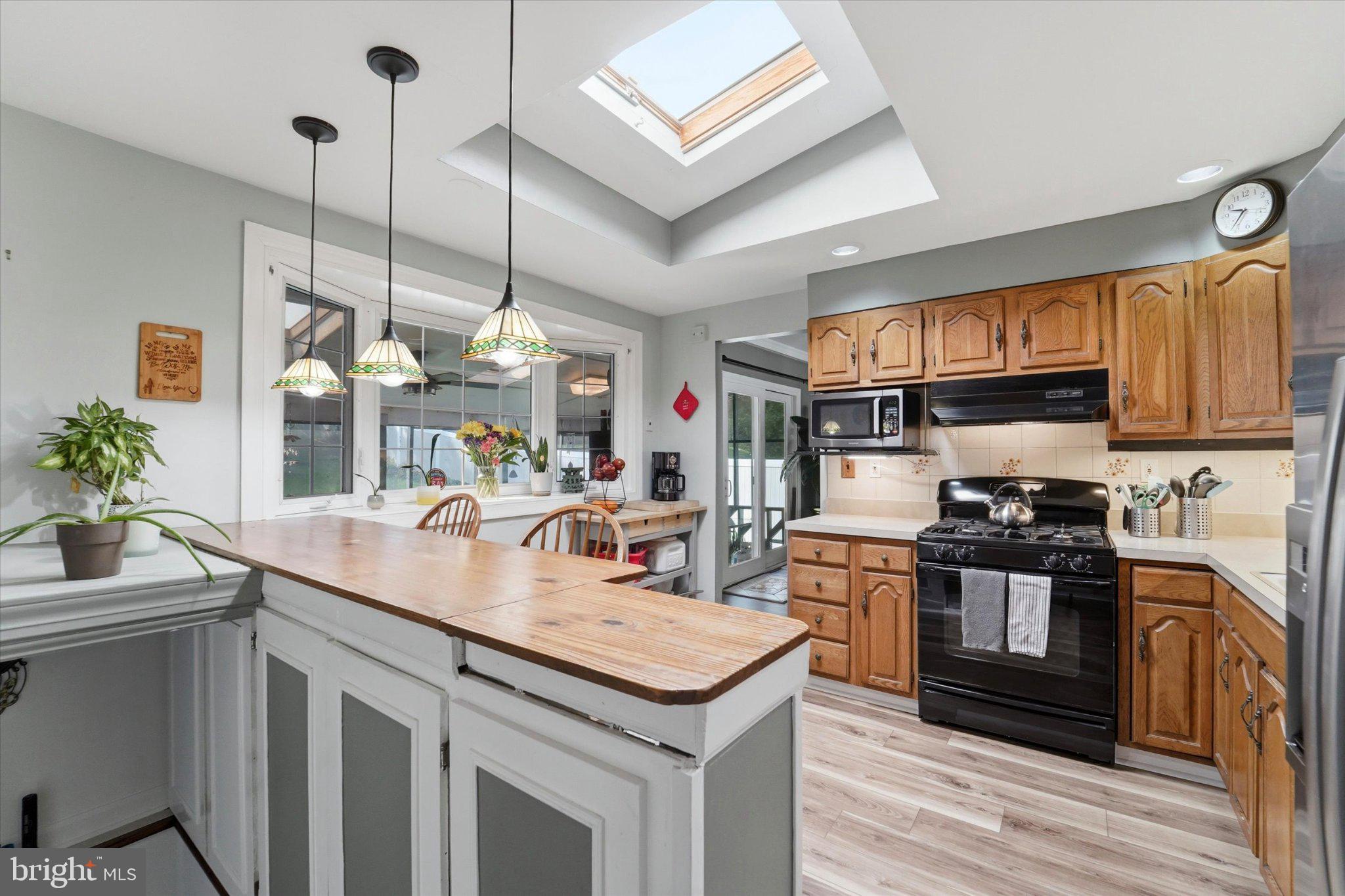 843 Sternermill Road Feasterville-Trevose, PA 19053 - Photo 5 of 49 Bright and inviting kitchen oasis.