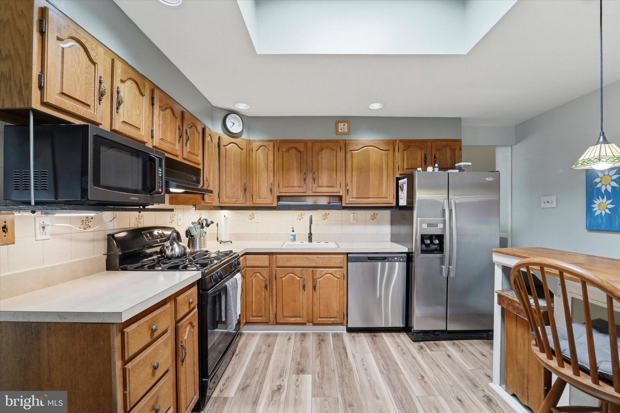 843 Sternermill Road Feasterville-Trevose, PA 19053 - Photo 6 of 49 Warm and inviting kitchen space.