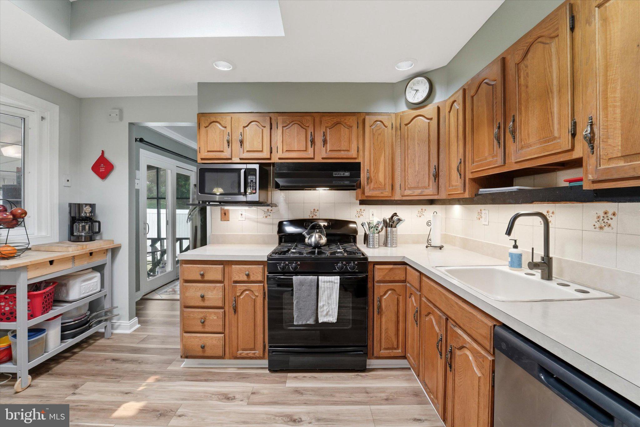 843 Sternermill Road Feasterville-Trevose, PA 19053 - Photo 8 of 49 Warm and inviting kitchen space.