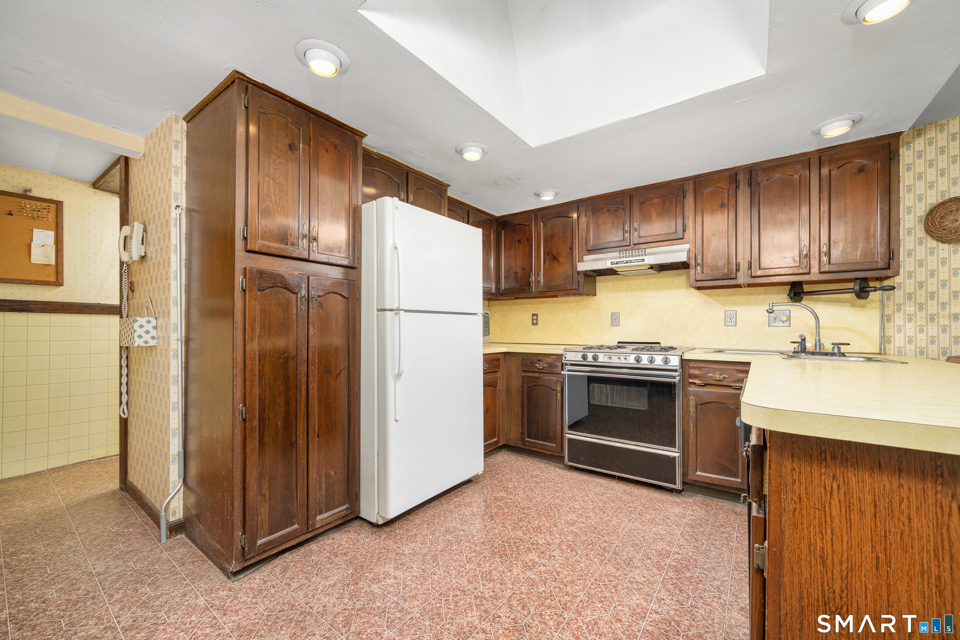 29 South Main Street Windsor Locks, CT 06096 - Photo 5 of 34 Kitchen has all the appliances, including a dishwasher, layout is impressive