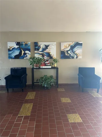 a view of entryway with a rug
