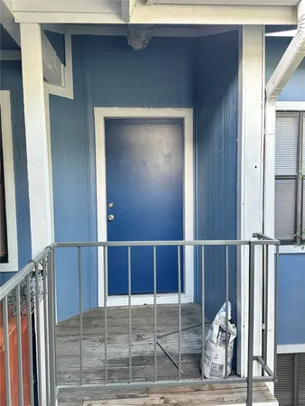 $950 | 4322 Gillis Street, Unit 206, Austin, TX 78704