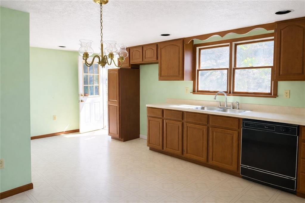 242 Stone Quarry Road Monaca, PA 15061 - Photo 5 of 41