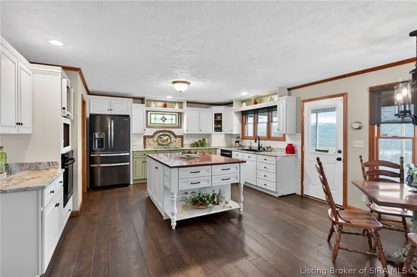 $815,000 | 7135 East Hiawatha Heights, Leavenworth, IN 47137