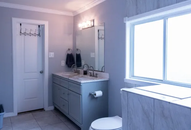 a en suite bathroom with a sink and a mirror